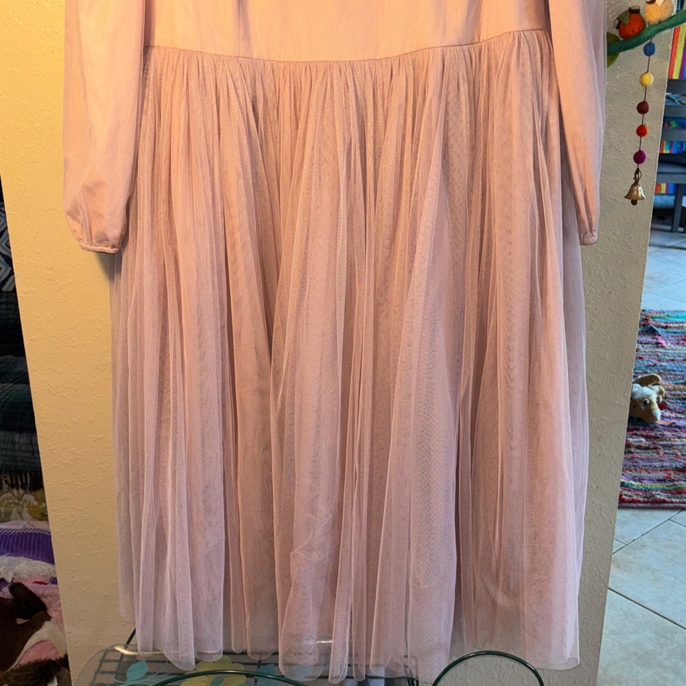 NWT JessaKae Allora Dress in Rose by the brand.
Color: Rose (a dusty pink)
Desi - Picture 6 of 11